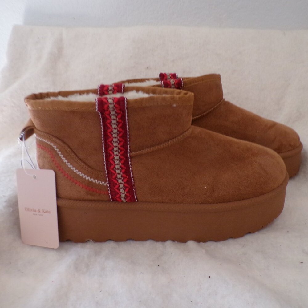 BARGAIN Olivia + Kate Low Slung Faux Fur Lined Platform Women’s Boots Sz 9.5 - Picture 1 of 7